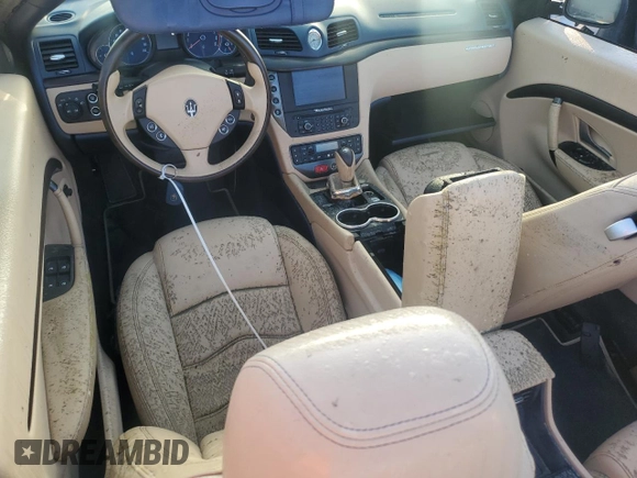 2015 Maserati GranTurismo Sport z VIN ZAM45MMA7F0127538, wystawiony jako Copart lot #75061384 z przebiegiem Nie podano mil oraz Nie do naprawy • Non repairable. Historia ofert i sprzedaży dostępna na DreamBid. Obrazek 8.