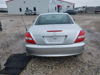 2005 Mercedes-Benz SLK 230/320 z VIN WDBWK56FX5F075529, wystawiony jako IAAI lot #41535391 z przebiegiem 104 792 mil mil oraz . Historia ofert i sprzedaży dostępna na DreamBid. Obrazek 16.