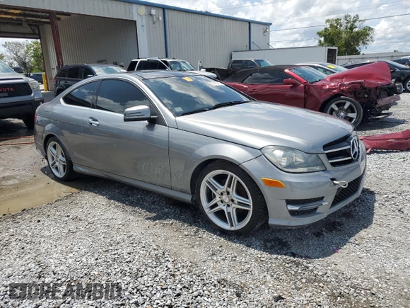 2013 Mercedes-Benz C 250 z VIN WDDGJ4HBXDG089068, wystawiony jako Copart lot #59418245 z przebiegiem 87 912 mil mil oraz Szkoda całkowita • Salvage title. Historia ofert i sprzedaży dostępna na DreamBid. Obrazek 4.