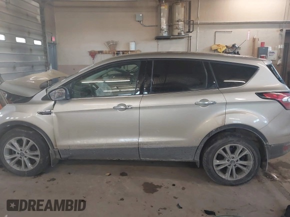 2017 Ford Escape SE z VIN 1FMCU0GD0HUC93439, wystawiony jako IAAI lot #41447523 z przebiegiem 94 776 mil mil oraz . Historia ofert i sprzedaży dostępna na DreamBid. Obrazek 14.