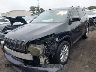 2014 Jeep Cherokee Latitude z VIN 1C4PJLCS5EW182924, wystawiony jako IAAI lot #41878926 z przebiegiem 147 800 mil mil oraz . Historia ofert i sprzedaży dostępna na DreamBid. Obrazek 6.