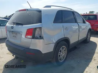 2012 Kia Sorento LX with VIN 5XYKT4A67CG233771, listed as a IAAI auction lot 41808416 with 155,788 mi miles. Bid and sale history available at carsss.com. Image 4.