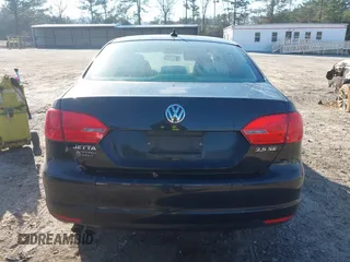 2012 Volkswagen Jetta SE с VIN 3VWDX7AJXCM105012, выставлен на аукционе IAAI как лот 41654667 с пробегом 221 128 миль миль и . История ставок и продаж доступна на DreamBid. Изображение 16.