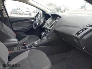 2014 Ford Focus SE with VIN 1FADP3K27EL199542, listed as a IAAI auction lot 42071908 with 142,180 mi miles. Bid and sale history available at carsss.com. Image 5.