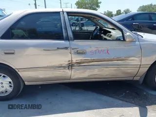 2000 Toyota Camry CE z VIN 4T1BG22K5YU972322, wystawiony jako IAAI lot #42098429 z przebiegiem 122 351 mil mil oraz . Historia ofert i sprzedaży dostępna na DreamBid. Obrazek 6.