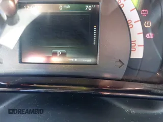 2017 Smart fortwo Pure z VIN WMEFJ9BA9HK226752, wystawiony jako IAAI lot #42420588 z przebiegiem Nie podano mil oraz . Historia ofert i sprzedaży dostępna na DreamBid. Obrazek 12.