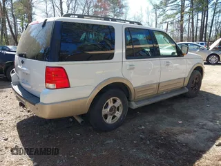 2005 Ford Expedition Eddie Bauer with VIN 1FMFU185X5LB08759, listed as a IAAI auction lot 41767650 with 272,530 mi miles. Bid and sale history available at carsss.com. Image 4.