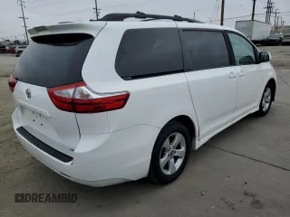 2019 Toyota Sienna LE Auto Access Seat z VIN 5TDKZ3DC2KS004815, wystawiony jako Copart lot #63492255 z przebiegiem 131 212 mil mil oraz Szkoda całkowita • Salvage title. Historia ofert i sprzedaży dostępna na DreamBid. Obrazek 3.