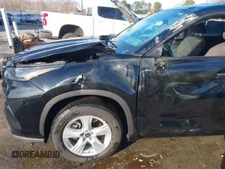 2023 Toyota Highlander L z VIN 5TDKDRAH6PS505375, wystawiony jako IAAI lot #41662089 z przebiegiem 9 700 mil mil oraz . Historia ofert i sprzedaży dostępna na DreamBid. Obrazek 6.