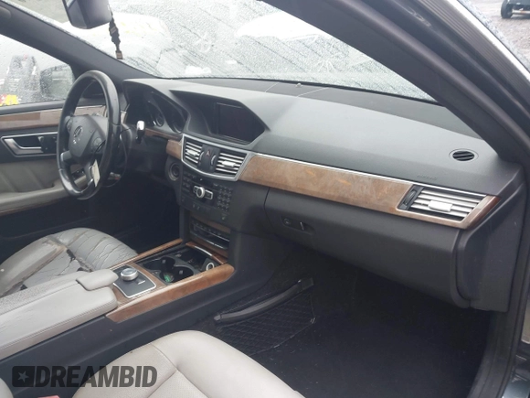 2012 Mercedes-Benz E-Class E 350 Luxury with VIN WDDHF8JB4CA568417, listed as a IAAI auction lot 41968170 with 212,597 mi miles. Bid and sale history available at carsss.com. Image 5.