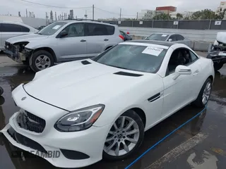 2020 Mercedes-Benz SLC 300 с VIN W1KPK3JA7LF170171, выставлен на аукционе IAAI как лот 42119425 с пробегом 2 408 миль миль и . История ставок и продаж доступна на DreamBid. Изображение 2.