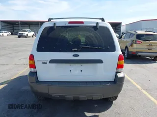 2005 Ford Escape XLT with VIN 1FMYU03165KA93495, listed as a IAAI auction lot 41821975 with 202,475 mi miles and . Bid and sale history available at DreamBid. Image 16.
