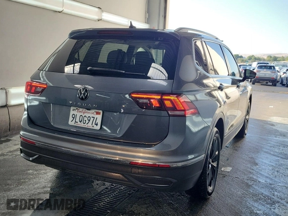 2024 Volkswagen Tiguan SE with VIN 3VV3B7AX8RM107014, listed as a IAAI auction lot 42734341 with 27,789 mi miles and . Bid and sale history available at DreamBid. Image 18.