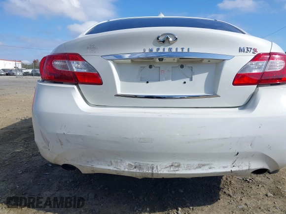 2012 Infiniti M37 with VIN JN1BY1AP6CM333466, listed as a IAAI auction lot 40723440 with 156,102 mi miles. Bid and sale history available at carsss.com. Image 17.
