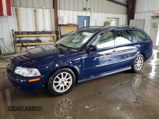2003 Volvo V40 z VIN YV1VW27533F988646, wystawiony jako Copart lot #76371774 z przebiegiem 154 126 mil mil oraz Tytuł czysty. Historia ofert i sprzedaży dostępna na DreamBid. Obrazek 1.