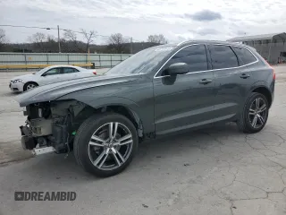 2021 Volvo XC60 Momentum z VIN YV4102DK9M1887283, wystawiony jako Copart lot #49717415 z przebiegiem 58 806 mil mil oraz Szkody całkowita. Historia ofert i sprzedaży dostępna na DreamBid. Obrazek 1.