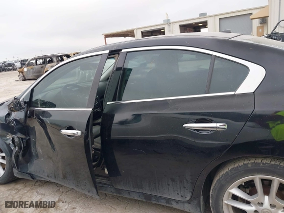 2009 Nissan Maxima 3.5 S with VIN 1N4AA51E89C831062, listed as a IAAI auction lot 41923084 with 176,709 mi miles. Bid and sale history available at carsss.com. Image 14.