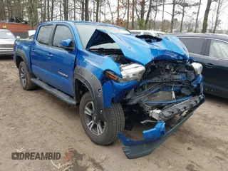 2017 Toyota Tacoma SR5 with VIN 3TMCZ5AN6HM114619, listed as a IAAI auction lot 41590012 with 165,936 mi miles. Bid and sale history available at carsss.com. Image 1.