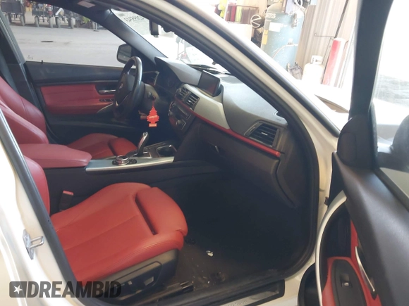2014 BMW 3 Series 328i xDrive с VIN WBA3B5G56ENS08767, выставлен на аукционе IAAI как лот 42055343 с пробегом 90 487 миль миль и . История ставок и продаж доступна на DreamBid. Изображение 5.