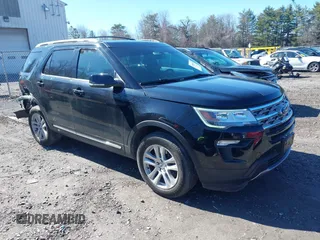 2018 Ford Explorer XLT z VIN 1FM5K8D87JGA39106, wystawiony jako IAAI lot #41863640 z przebiegiem 177 898 mil mil oraz . Historia ofert i sprzedaży dostępna na DreamBid. Obrazek 1.