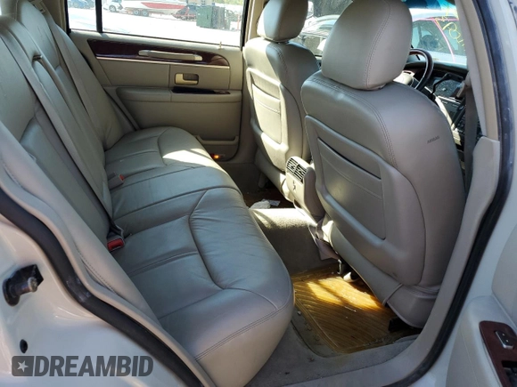 2004 Lincoln Town Car Ultimate z VIN 1LNHM83WX4Y607645, wystawiony jako Copart lot #72791093 z przebiegiem 172 917 mil mil oraz Szkody całkowita. Historia ofert i sprzedaży dostępna na DreamBid. Obrazek 10.
