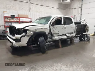 2021 Toyota Tacoma 4WD SR5 with VIN 3TMDZ5BN2MM113108, listed as a IAAI auction lot 41665105 with 1 mi miles. Bid and sale history available at carsss.com. Image 2.