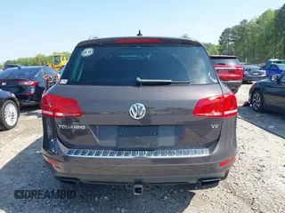 2012 Volkswagen Touareg Sport z VIN WVGEF9BPXCD011020, wystawiony jako IAAI lot #42000763 z przebiegiem 143 470 mil mil oraz . Historia ofert i sprzedaży dostępna na DreamBid. Obrazek 17.