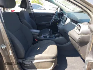 2016 Kia Sorento LX with VIN 5XYPG4A55GG182102, listed as a IAAI auction lot 39803091 with 77,365 mi miles. Bid and sale history available at carsss.com. Image 5.