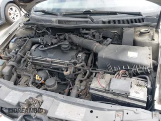 2005 Volkswagen Golf GLS z VIN 9BWGR61J454001608, wystawiony jako IAAI lot #42006934 z przebiegiem 182 075 mil mil oraz . Historia ofert i sprzedaży dostępna na DreamBid. Obrazek 10.