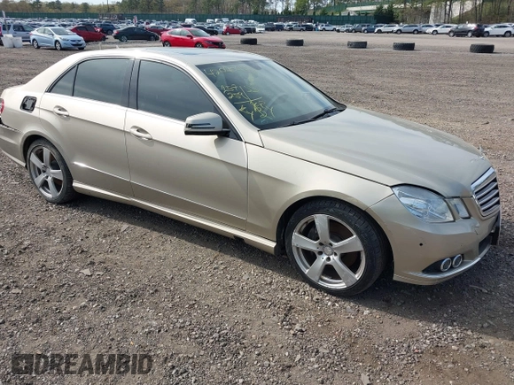 2010 Mercedes-Benz E-Class E 350 Luxury with VIN WDDHF5GBXAA053781, listed as a IAAI auction lot 42040432 with 157,259 mi miles. Bid and sale history available at carsss.com. Image 1.