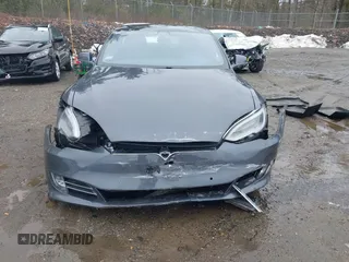 2020 Tesla Model S Long Range z VIN 5YJSA1E26LF413519, wystawiony jako IAAI lot #41742512 z przebiegiem 40 765 mil mil oraz . Historia ofert i sprzedaży dostępna na DreamBid. Obrazek 12.