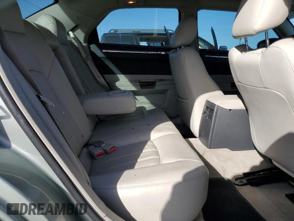 2006 Chrysler 300 C z VIN 2C3LA63H66H408557, wystawiony jako Copart lot #57797005 z przebiegiem 71 932 mil mil oraz Szkoda całkowita • Salvage title. Historia ofert i sprzedaży dostępna na DreamBid. Obrazek 10.