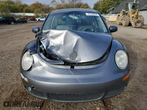 2006 Volkswagen Beetle z VIN 3VWRR31CX6M405549, wystawiony jako Copart lot #76160634 z przebiegiem 54 608 mil mil oraz Czysty tytuł • Clean title. Historia ofert i sprzedaży dostępna na DreamBid. Obrazek 5.