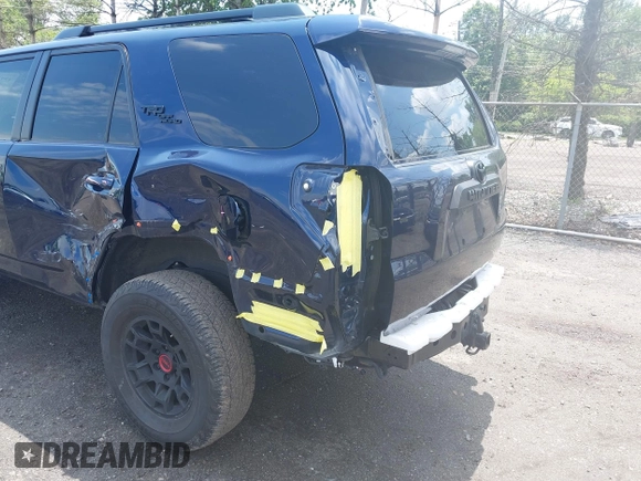 2022 Toyota 4Runner TRD Off Road Premium z VIN JTERU5JR7N6037617, wystawiony jako IAAI lot #42371339 z przebiegiem 35 601 mil mil oraz . Historia ofert i sprzedaży dostępna na DreamBid. Obrazek 6.