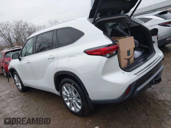 2023 Toyota Highlander L with VIN 5TDKDRBH3PS007987, listed as a IAAI auction lot 41465939 with 17,011 mi miles and . Bid and sale history available at DreamBid. Image 3.