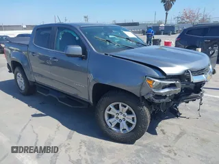 2020 Chevrolet Colorado 2WD LT z VIN 1GCGSCEN9L1242637, wystawiony jako IAAI lot #42203101 z przebiegiem 53 050 mil mil oraz . Historia ofert i sprzedaży dostępna na DreamBid. Obrazek 1.
