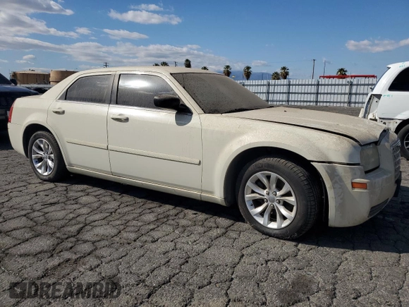2006 Chrysler 300 with VIN 2C3KA43R06H281457, listed as a Copart auction lot 45376925 with 194,917 mi miles and Clean Title. Bid and sale history available at carsss.com. Image 4.