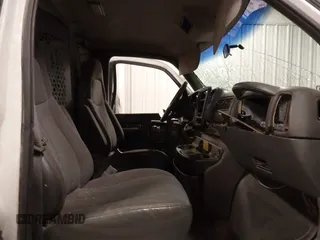 2002 Chevrolet Express Cargo with VIN 1GCHG35R421191281, listed as a IAAI auction lot 42207627 with 212,417 mi miles and . Bid and sale history available at DreamBid. Image 5.