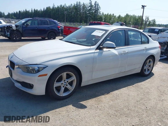 2015 BMW 3 Series 320i xDrive z VIN WBA3C3G51FNT53668, wystawiony jako IAAI lot #42428646 z przebiegiem 53 789 mil mil oraz . Historia ofert i sprzedaży dostępna na DreamBid. Obrazek 2.
