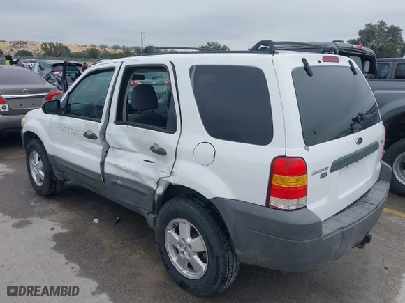 2007 Ford Escape XLT with VIN 1FMYU93147KA42293, listed as a IAAI auction lot 41586591 with 215,643 mi miles. Bid and sale history available at carsss.com. Image 3.