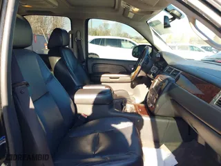 2009 GMC Yukon Denali with VIN 1GKFK03249R163622, listed as a IAAI auction lot 41279580 with 185,441 mi miles. Bid and sale history available at carsss.com. Image 5.