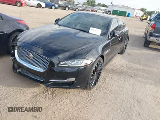 2016 Jaguar XJ Portfolio z VIN SAJWA2G7XG8W02522, wystawiony jako IAAI lot #42648111 z przebiegiem 83 701 mil mil oraz . Historia ofert i sprzedaży dostępna na DreamBid. Obrazek 17.