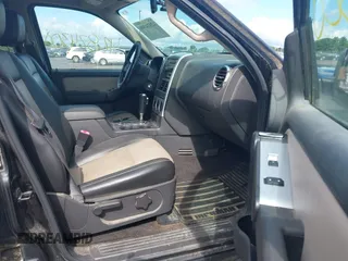 2008 Ford Explorer XLT z VIN 1FMEU73E98UA29846, wystawiony jako IAAI lot #42824300 z przebiegiem 198 198 mil mil oraz . Historia ofert i sprzedaży dostępna na DreamBid. Obrazek 5.