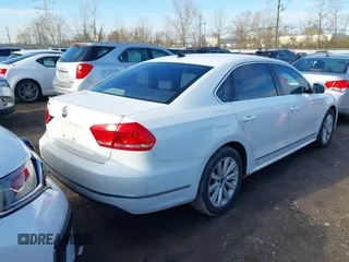 2013 Volkswagen Passat SEL Premium z VIN 1VWCP7A33DC071818, wystawiony jako IAAI lot #41905651 z przebiegiem 172 911 mil mil oraz . Historia ofert i sprzedaży dostępna na DreamBid. Obrazek 4.