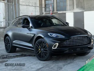 2022 Aston Martin DBX z VIN SD7VUJAW9NTV05320, wystawiony jako Copart lot #60103705 z przebiegiem 9 231 mil mil oraz Szkoda całkowita • Salvage title. Historia ofert i sprzedaży dostępna na DreamBid. Obrazek 1.