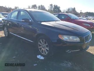 2011 Volvo S80 3.2L with VIN YV1940AS9B1147016, listed as a IAAI auction lot 41372601 with 217,900 mi miles. Bid and sale history available at carsss.com. Image 1.
