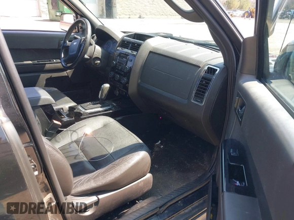 2011 Ford Escape Limited with VIN 1FMCU9EG5BKC33192, listed as a IAAI auction lot 42032152 with 160,745 mi miles. Bid and sale history available at carsss.com. Image 5.
