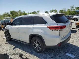 2018 Toyota Highlander SE with VIN 5TDKZRFH2JS271947, listed as a Copart auction lot 53381585 with 101,148 mi miles and Salvage title. Bid and sale history available at DreamBid. Image 2.