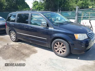 2010 Chrysler Town & Country Touring z VIN 2A4RR5D1XAR141155, wystawiony jako IAAI lot #42557888 z przebiegiem 126 120 mil mil oraz . Historia ofert i sprzedaży dostępna na DreamBid. Obrazek 1.