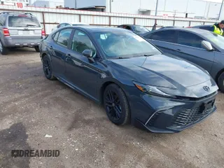2025 Toyota Camry LE z VIN 4T1DAACK7SU529020, wystawiony jako IAAI lot #41535374 z przebiegiem 2 455 mil mil oraz . Historia ofert i sprzedaży dostępna na DreamBid. Obrazek 1.